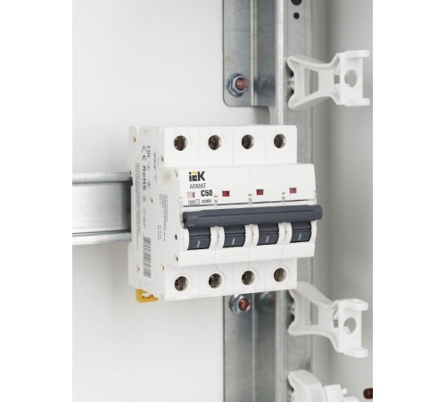 Выключатель автоматический четырехполюсный M06N 4P C 50А 6кА ARMAT  AR-M06N-4-C050  IEK