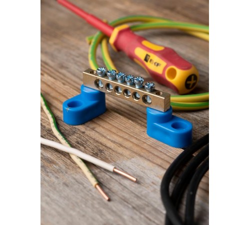 Шина "0" N (6х9мм) 6 отверстий латунь 2 синих угловых изолятора EKF PROxima  sn0-2-63-06  EKF