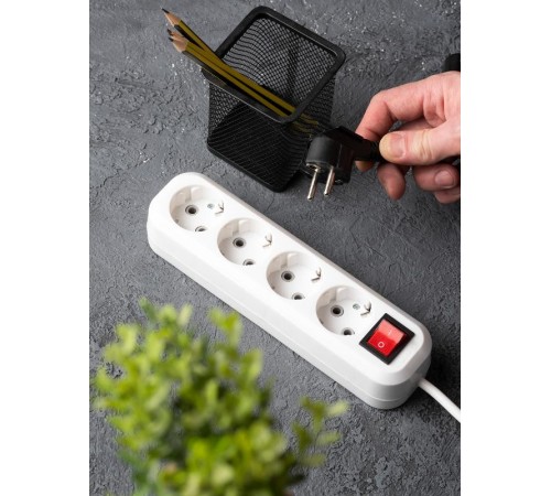 Удлинитель "Эксперт"  4 гнезда 3 метра 16А/3,5кВт с выключателем и заземлением ПВС 3х1 EKF PROxima  UBA16-310-4-03i  EKF