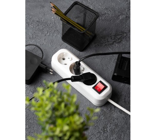 Удлинитель "Эксперт"  3 гнезда 3 метра 16А/3,5кВт с выключателем и заземлением ПВС 3х1 EKF PROxima  UBA16-310-3-03i  EKF