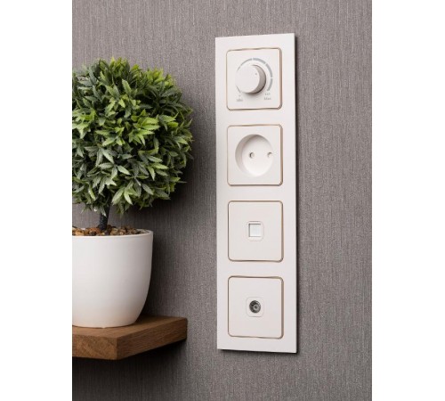 Стокгольм Рамка 4-местная белая с линией цвета шампань PROxima  EAM-G-303-20  EKF