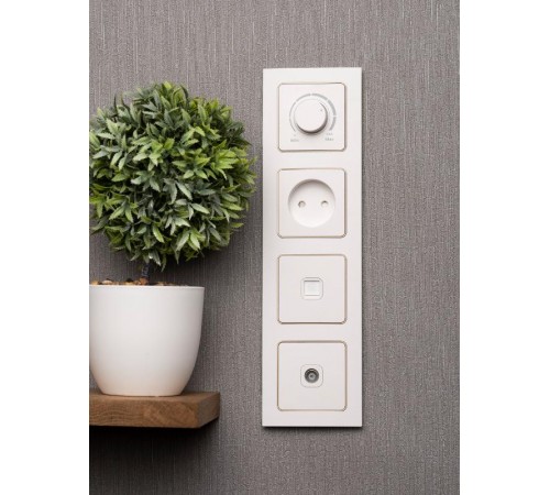 Стокгольм Рамка 4-местная белая с линией цвета шампань PROxima  EAM-G-303-20  EKF