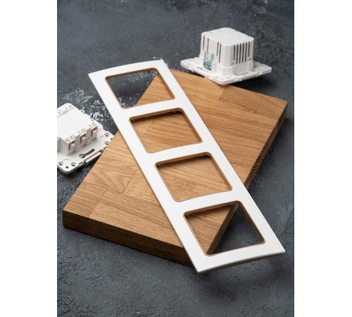 Стокгольм Рамка 4-местная белая с линией цвета шампань PROxima  EAM-G-303-20  EKF