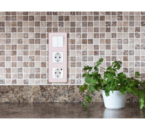 Inspiria Розовый Рамка 3-ая  673954  Legrand