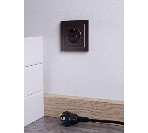 BRITE Розетка с заземлением со шторками 16А в сборе РСР14-1-0-БрТБ темная бронза  BR-R14-16-K45-F  IEK