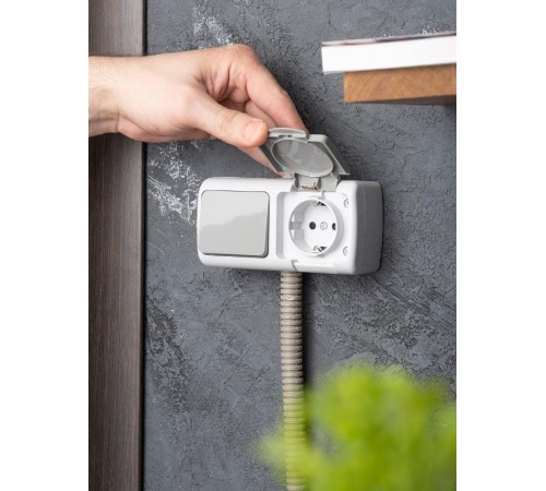 Мурманск Блок  розетка 1-м 16А с заземлением с крышкой+ 1-кл выключатель IP54 серый EKFEFRV16-050-30-540EKF