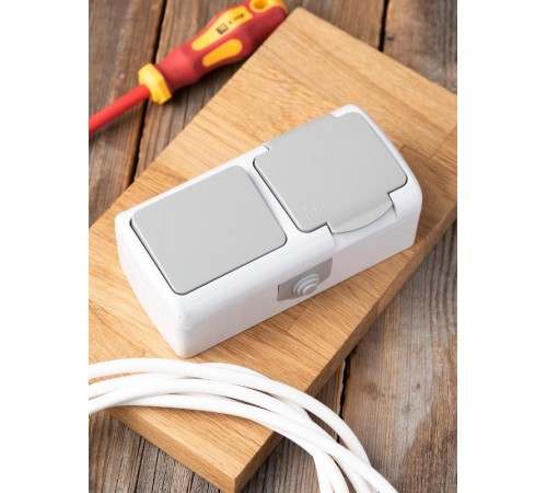 Мурманск Блок  розетка 1-м 16А с заземлением с крышкой+ 1-кл выключатель IP54 серый EKFEFRV16-050-30-540EKF