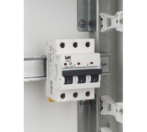 Выключатель автоматический трехполюсный M06N 3P C 1А 6кА ARMAT  AR-M06N-3-C001  IEK