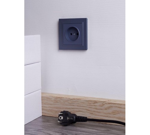 BRITE Розетка без заземления без шторок10А в сборе РСР10-1-0-БрМ маренго  BR-R10-10-K35-F  IEK