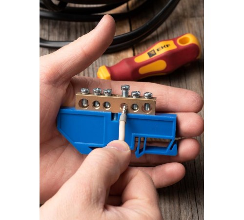 Шина "0" (8х12мм.) 125А 6 отверстий изолятор на DIN-рейку латунь EKF PROxima  sn0-125-6-d  EKF