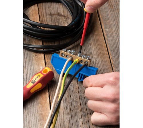 Шина "0" (8х12мм.) 125А 6 отверстий изолятор на DIN-рейку латунь EKF PROxima  sn0-125-6-d  EKF