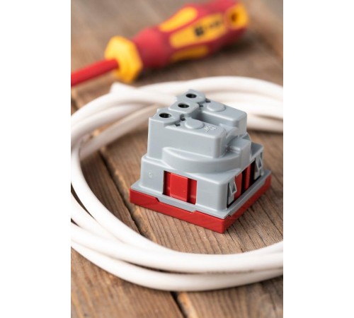 Розетка 45х45 (2 модуля), с заземлением, красная, прямая  E2MR16-028-70  EKF