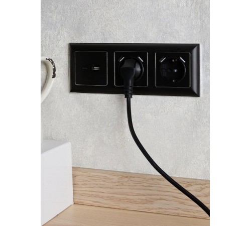 BRITE Розетка с заземлением со шторками 16А с USB A+A 3,1А РЮш10-2-БрЧ черный  BR-R14-16-U21-D31-K02  IEK