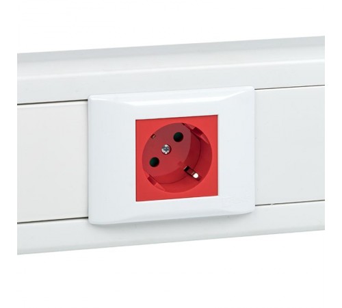 Розетка 45х45 PRO, с заземлением, красная , 45 град  E6MR16-028-70-45  EKF