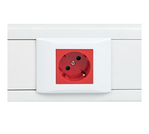 Розетка 45х45 PRO, с заземлением, красная , 45 град  E6MR16-028-70-45  EKF