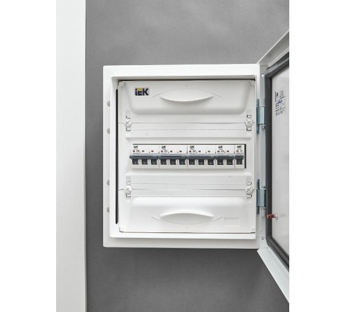 Выключатель автоматический трехполюсный M06N 3P D 32А 6кА ARMAT  AR-M06N-3-D032  IEK