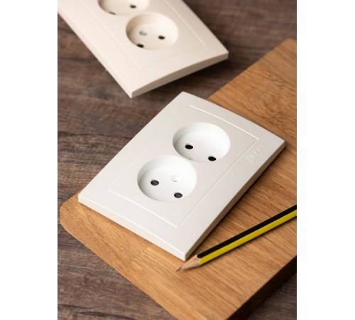 Валенсия лицевая панель розетка 2-местной б/з 10А жемчуг с защ. штор. EKF PROxima   ESR10-L-102-50   EKF