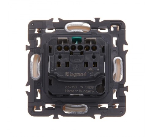 Celiane Мех Розетка с/з с защ. штор., безвинт зажим 2 мод (для накл.68131,68431,66227,64927)  067153  Legrand