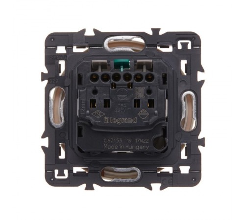 Celiane Мех Розетка с/з с защ. штор., безвинт зажим 2 мод (для накл.68131,68431,66227,64927)  067153  Legrand