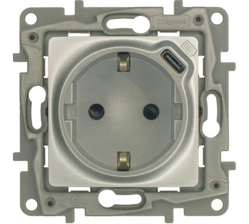 Розетка с заземлением с USB тип C - Legrand Etika - со шторками 16А 250В 1500мА 7,5Вт безвинтовые зажимы - алюминий  672488  Legrand