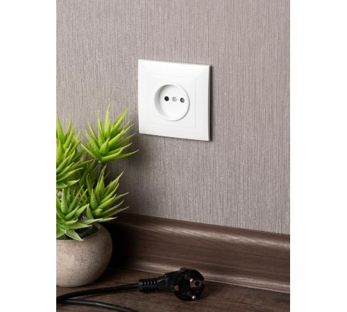 Валенсия розетка 1-местная б/з 10А белая с защ. штор. EKF PROxima   EWR10-022-10   EKF