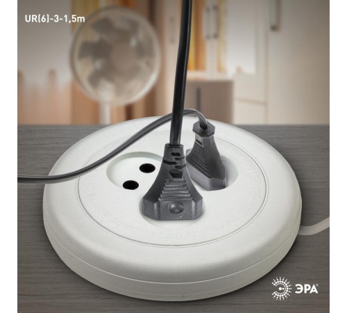 Удлинитель Россия UR(6)-3-1,5m рулетка без заземл., 3гн, 1,5м, ШВВП, 2x0.75мм2, 6А (УХ6-103  Б0035761  ЭРА