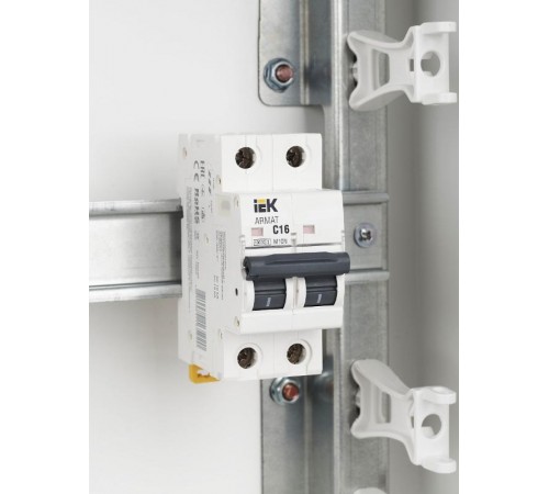 Выключатель автоматический двухполюсный M10N 2P C 16А 10кА ARMAT  AR-M10N-2-C016  IEK