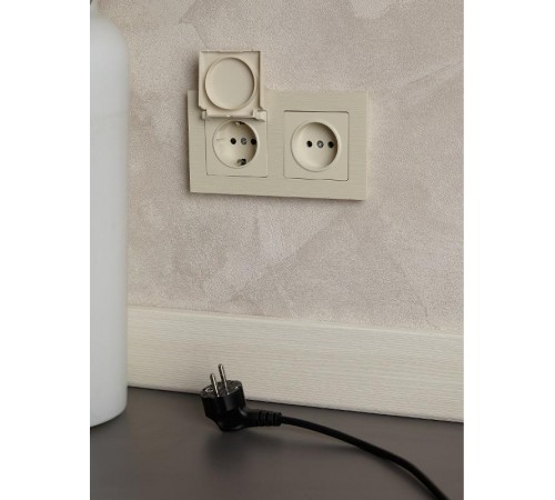 BRITE Рамка 2-ая РУ-2-Бр бежевый рифленый  BR-M22-51-K10  IEK