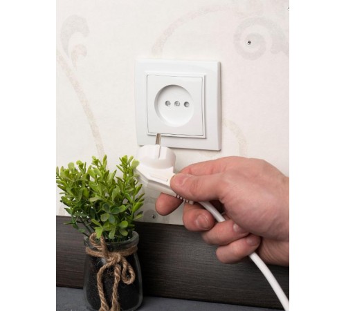 Минск Розетка 1-местная СП без заземления, 10 А, с защ.штор., белая EKF Basic  ERR10-022-100  EKF