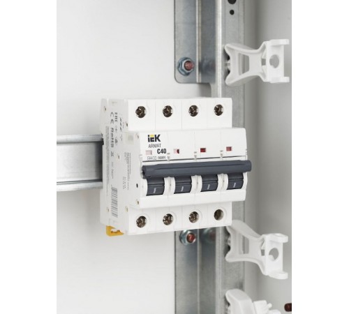 Выключатель автоматический четырехполюсный M06N 4P C 40А 6кА ARMAT  AR-M06N-4-C040  IEK