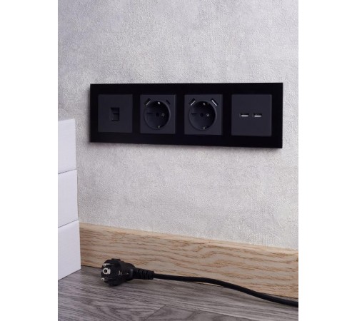 BRITE Рамка 4-ая РУ-4-2-Бр стекло черный матовый  BR-M42-G-31-K02  IEK