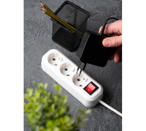 Удлинитель "Эксперт"  3 гнезда 2 метра 16А/3,5кВт с выключателем и заземлением ПВС 3х1 EKF PROxima  UBA16-310-3-02i  EKF