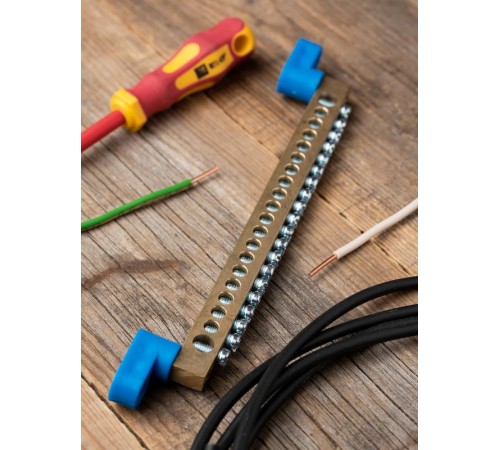 Шина "0" (8х12мм.) 125А 20 отверстий (2 изолятора стойка) латунь EKF  sn0-125-20-2  EKF