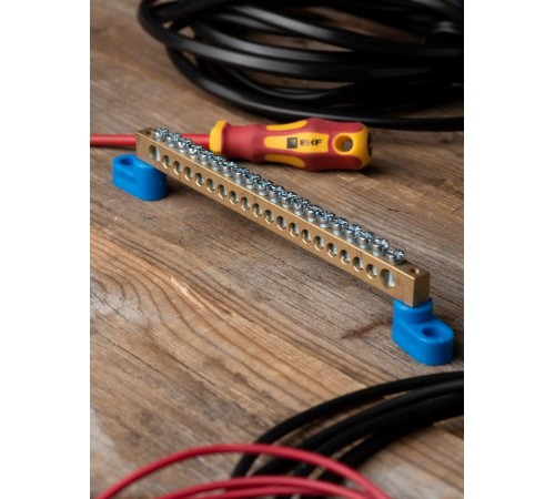 Шина "0" (8х12мм.) 125А 20 отверстий (2 изолятора стойка) латунь EKF  sn0-125-20-2  EKF