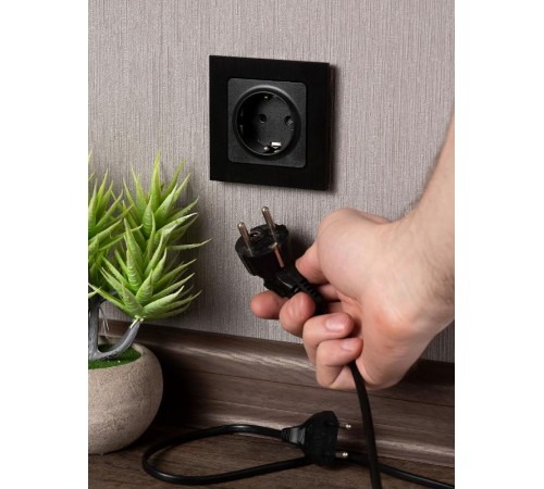 Стокгольм Механизм Розетки 1-местной с/з 16А черный с защ. штор. PROxima  EZR16-028-10  EKF