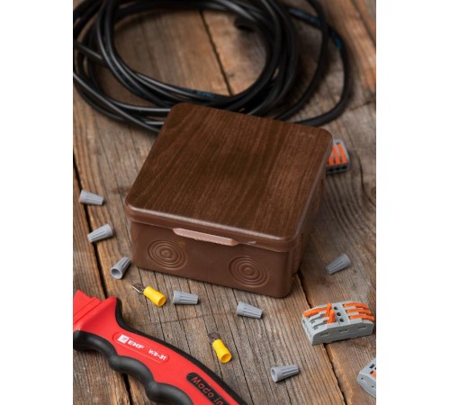 Коробка распределительная КМР-030-034 пылевлагозащищенная без мембранных вводов (105х105х50) тёмное дерево EKF PROxima  plc-kmr-030-034-t  EKF