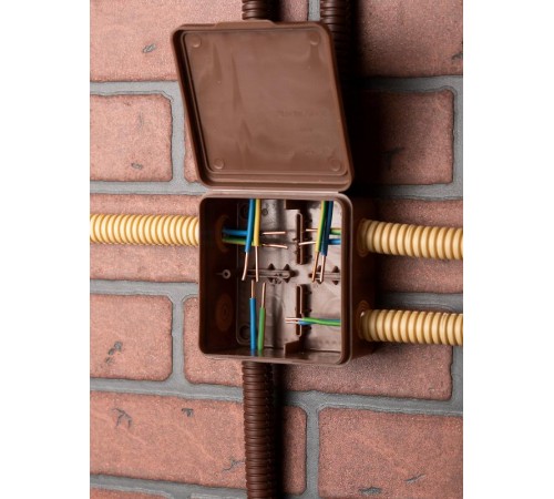 Коробка распределительная КМР-030-034 пылевлагозащищенная без мембранных вводов (105х105х50) тёмное дерево EKF PROxima  plc-kmr-030-034-t  EKF