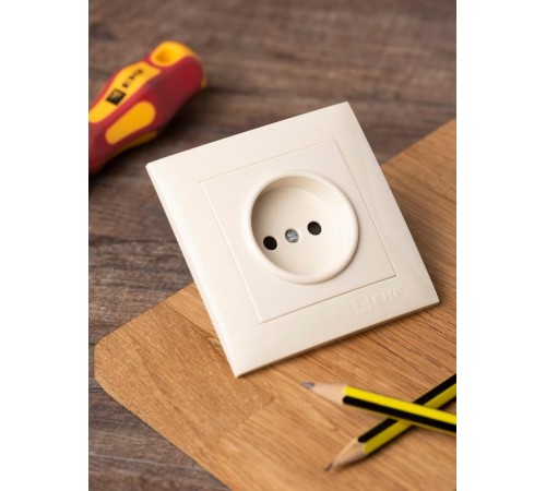 Валенсия розетка 1-местная б/з 10А кремовая с защ. штор. EKF PROxima   EWR10-022-20   EKF