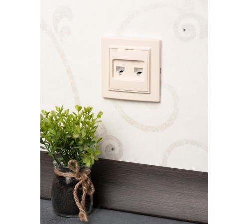 Розетка RJ-45 1-мест. СП бежевый Минск EKFERK01-035-20EKF