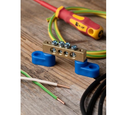 Шина "0" N (8х12мм) 4 отверстия латунь 2 синих угловых изолятора EKF PROxima  sn0-125-04-2  EKF