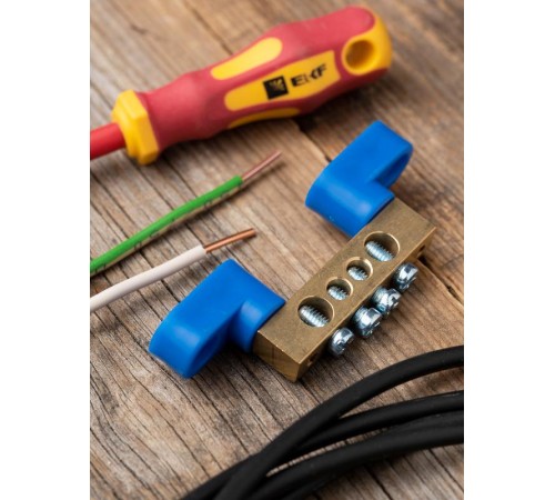 Шина "0" N (8х12мм) 4 отверстия латунь 2 синих угловых изолятора EKF PROxima  sn0-125-04-2  EKF