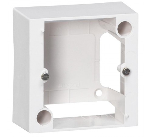 Коробка накладная - 1 пост - для встраиваемых розеток 20 А и 32 А - 82x82 мм - глубина 40 мм  055439  Legrand