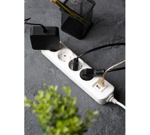 Удлинитель "Эксперт" 4 гнезда 5 метров 16А/3,5кВт с 2 USB 2,1А ПВС 3х1  UBA16-2USB-4-05i  EKF