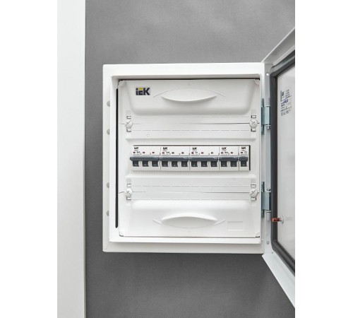 Выключатель автоматический трехполюсный M06N 3P C 2А 6кА ARMAT  AR-M06N-3-C002  IEK