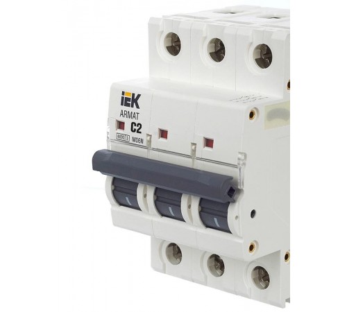 Выключатель автоматический трехполюсный M06N 3P C 2А 6кА ARMAT  AR-M06N-3-C002  IEK