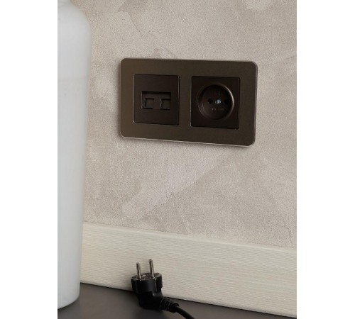 BRITE Розетка без заземления со шторками 10А РСш10-2-БрТБ темная бронза  BR-R13-10-K45  IEK