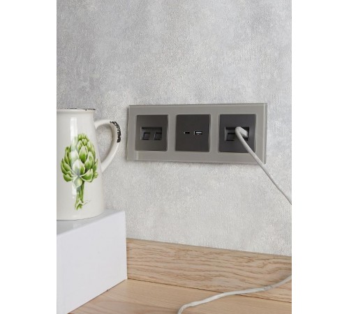 BRITE Рамка 3-ая РУ-3-2-БрД стекло дымчатый  BR-M32-G-K30  IEK