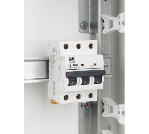 Выключатель автоматический трехполюсный M06N 3P C 20А 6кА ARMAT  AR-M06N-3-C020  IEK