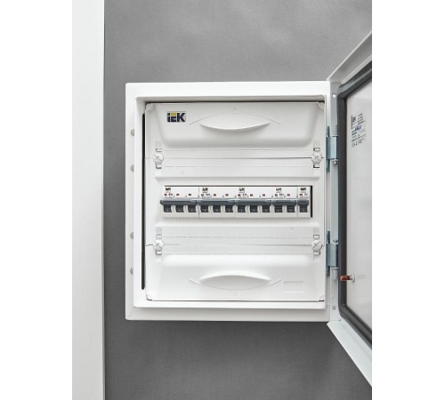 Выключатель автоматический трехполюсный M06N 3P C 20А 6кА ARMAT  AR-M06N-3-C020  IEK