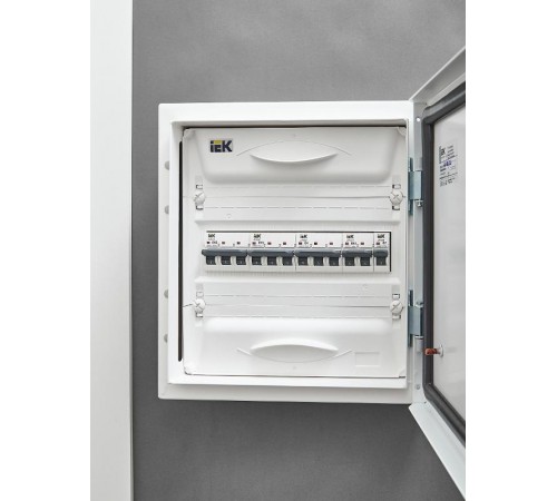 Выключатель автоматический трехполюсный M06N 3P D 4А 6кА ARMAT  AR-M06N-3-D004  IEK